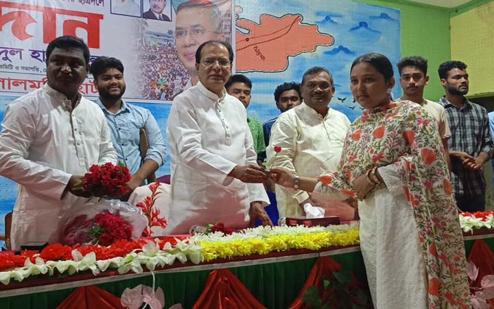 বৈষম্যবিরোধী আন্দোলনের চার শতাধিক শিক্ষার্থীর ছাত্রদলে যোগদান