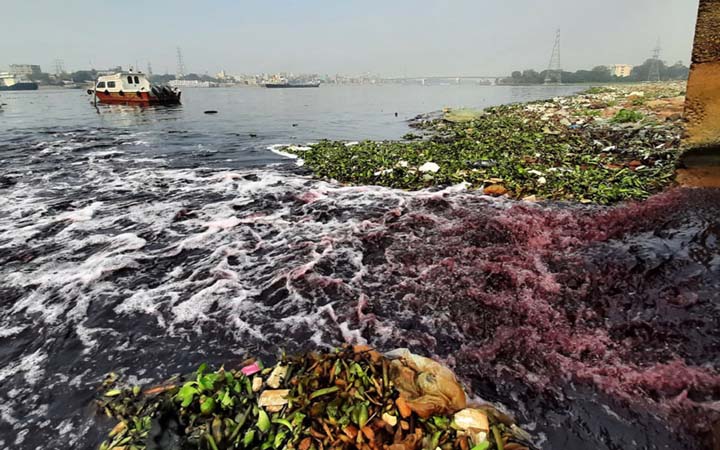 বর্জ্যে বিষাক্ত ঢাকার ৪ নদী