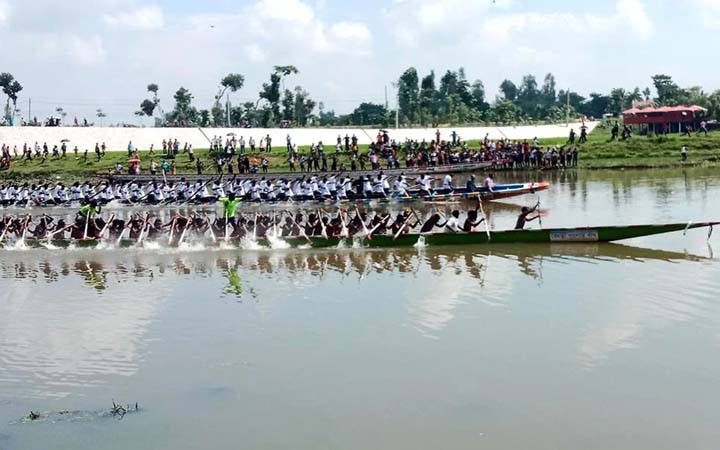 গাইবান্ধায় নৌকাবাইচ প্রতিযোগিতা