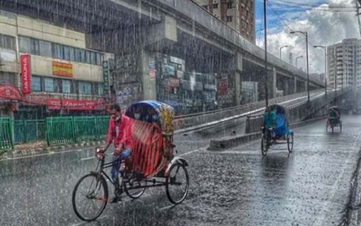 রাজধানীতে মুষলধারে বৃষ্টি, থাকতে পারে দুপুর পর্যন্ত