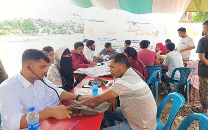বিনামূল্যে চিকিৎসাসেবা পেলেন শরীয়তপুরে ৫০০ রোগী