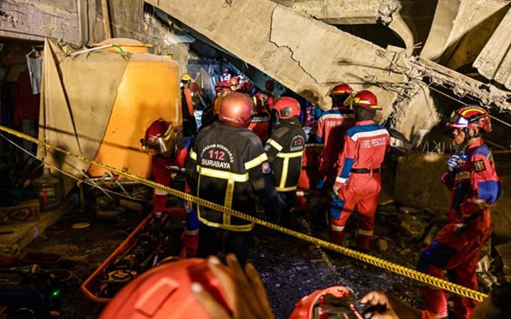 স্কুল ধসে ইন্দোনেশিয়ায় মৃতের সংখ্যা বেড়ে ৮