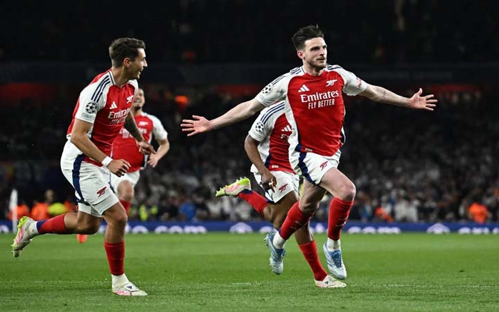 ওয়েস্ট হ্যামকে হারিয়ে ইংলিশ প্রিমিয়ার লিগের শীর্ষে আর্সেনাল