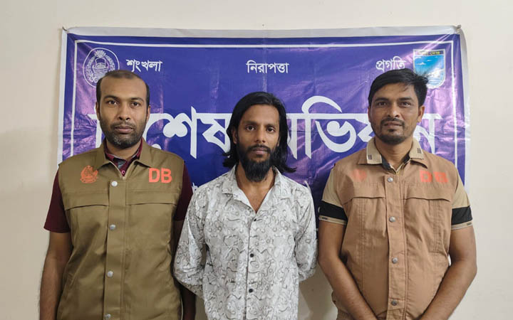 সাভারের আশুলিয়ায় ডিবি পুলিশের অভিযান, ছিনতাইকারী চক্রের সদস্য গ্রেপ্তার