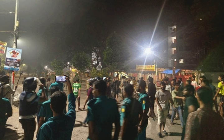 ঢাবি ও ঢাকা কলেজের শিক্ষার্থীদের মধ্যে সংঘর্ষ মধ্যরাতে
