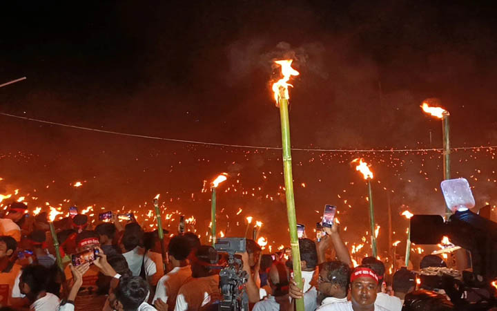 লাখো মানুষের হাতে মশাল, ‘জাগো বাহে, তিস্তা বাঁচাই’ স্লোগানে উত্তাল উত্তরাঞ্চলের পাঁচটি জেলা