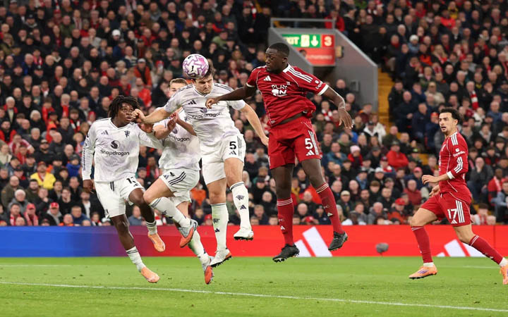 লিভারপুলের ঘরের মাঠে ইউনাইটেডের দুর্দান্ত জয়