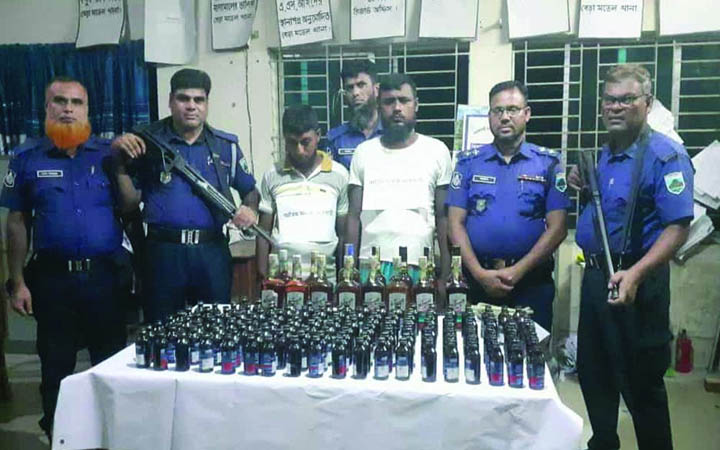 পাথরভর্তি ট্রাকে বিদেশি মদ ও ফেনসিডিল, চালকসহ আটক দুই