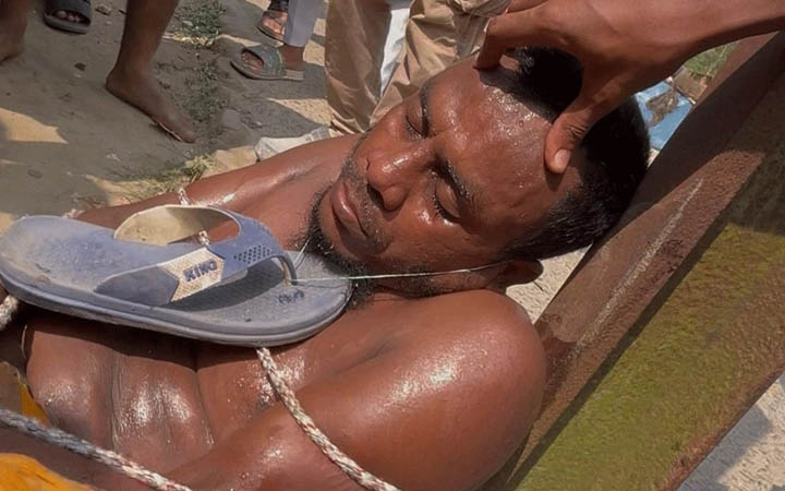 মির্জাপুরে শিশুকে ধর্ষণ চেষ্টার অভিযোগে রেল ক্রসিং গেটম্যানকে গণপিটুনি