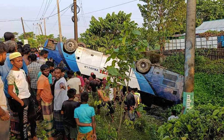 সুনামগঞ্জে বাস খাদে পড়ে নিহত দুই
