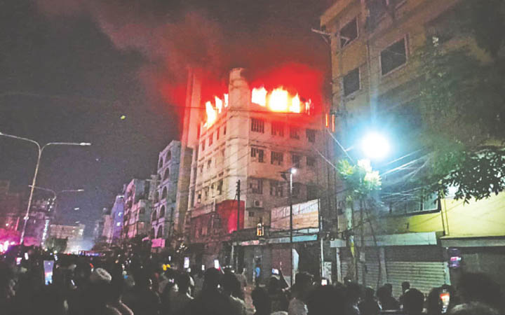 রাজধানীর পল্লবীতে পোশাক কারখানায় আগুন, পুড়েছে মালপত্র