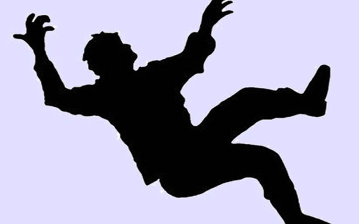 জাবিতে নির্মাণাধীন ভবনের ৮তলা থেকে পড়ে শ্রমিকের মৃত্যু