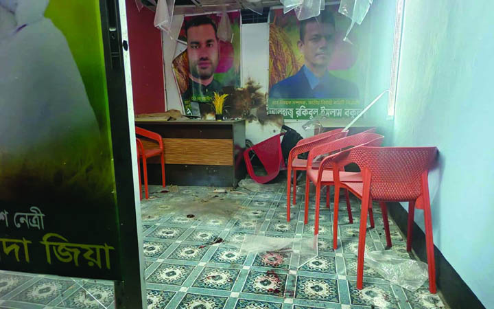 খুলনায় বিএনপি কার্যালয়ে দুর্বৃত্তদের বোমা ও গুলি, নিহত এক