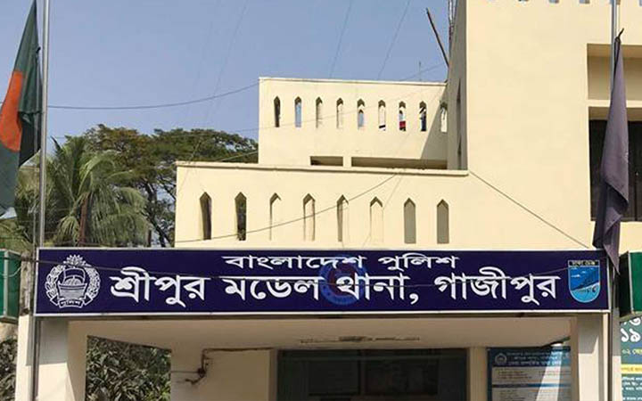 শ্রীপুরে গ্রেপ্তারের পর হাতকড়াসহ স্বেচ্ছাসেবক লীগ নেতাকে ছিনিয়ে নিল স্বজনরা