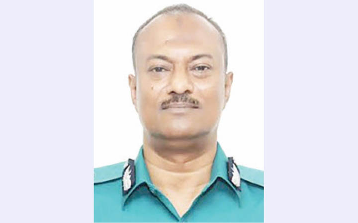 ‘অস্ত্রধারী, সন্ত্রাসী দেখলেই ব্রাশফায়ার’ করার নির্দেশ সিএমপি কমিশনার হাফিজ আজিজ