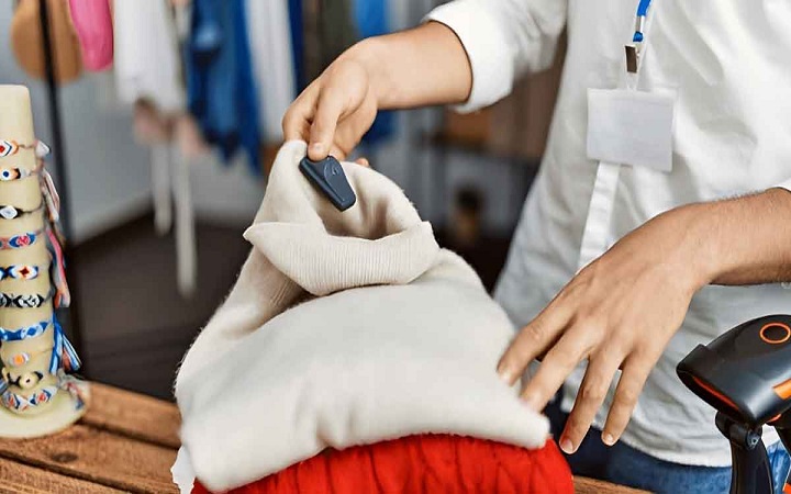 ব্যবসায় মিথ্যা বললে উপার্জন কী হারাম হয়ে যায়?