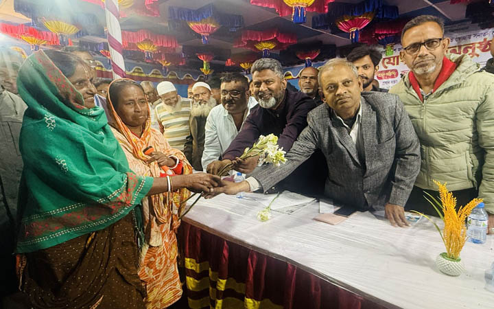 নওগাঁয় বিএনপিতে যোগ দিল আরও সাত শতাধিক সনাতন ধর্মাবলম্বী পরিবার