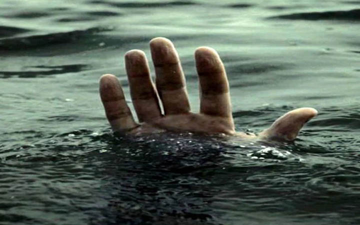 মেঘনায় ট্রলার ডুবে ২ যুবক নিখোঁজ