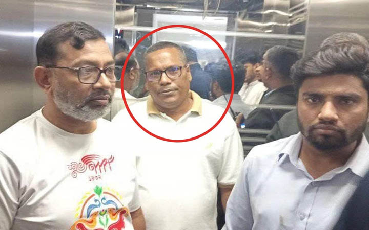 হাসিনার পক্ষে স্ট্যাটাস, ঢাবির ডেপুটি রেজিস্টার লাভলু মোল্লা আটক