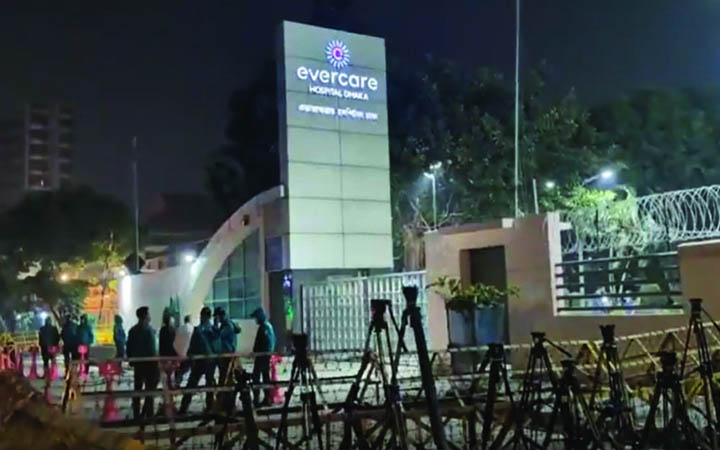 মধ্যরাতে এভারকেয়ার হাসপাতালে বাড়তি নিরাপত্তা
