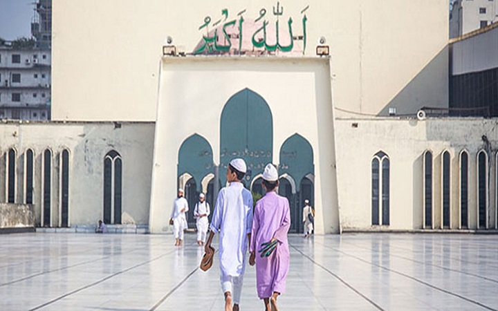 পায়ে হেঁটে জুমার নামাজে যাওয়ার ফজিলত