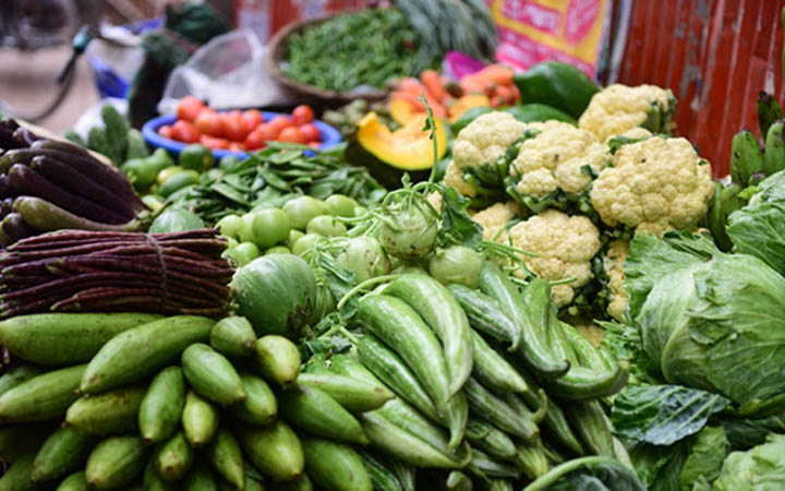 শীতের ভরা মৌসুমেও অসহনীয় সবজির দাম