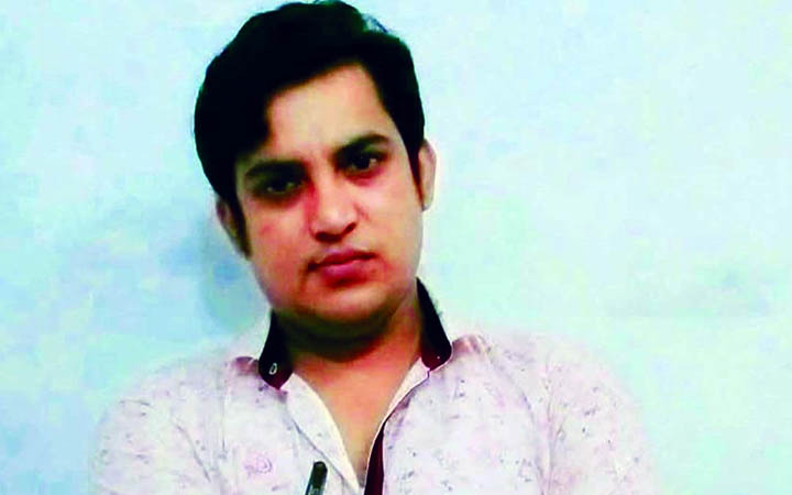 রাজৈরে ভিডিও কলে প্রেমিকা, ফাঁস নিলেন চিকিৎসক