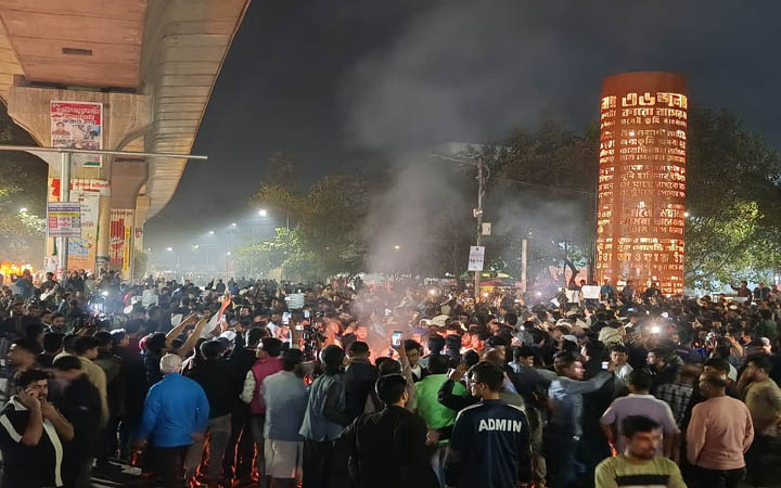 হাদির মৃত্যুতে ব্যাপক বিক্ষোভ