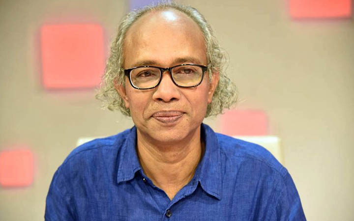 রাজধানীর ফার্মগেটে  ডেইলি স্টারের সামনে সাংবাদিক নূরুল কবীরকে হেনস্তা