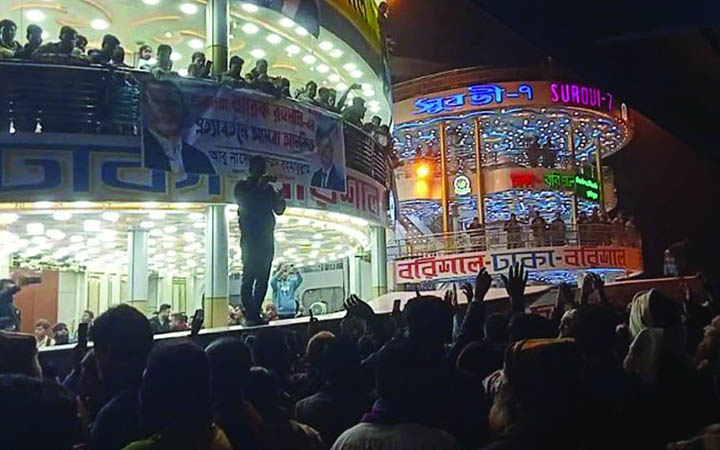 তারেক রহমানের দেশে ফেরা : ঢাকার উদ্দেশে বরিশালের লক্ষাধিক নেতাকর্মী