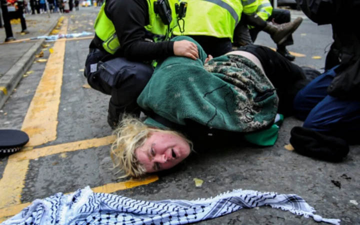 যুক্তরাজ্যকে আধুনিক পুলিশি রাষ্ট্রে পরিণত করেছেন স্টারমার?