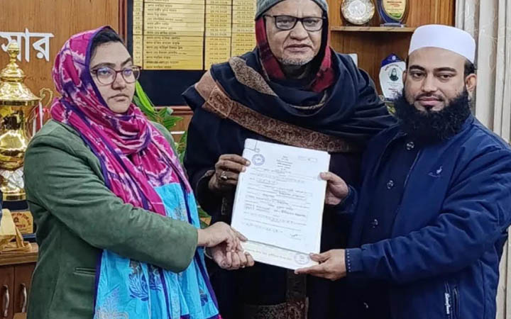 বিএনপি ছাড়ার পরদিনই হাতপাখায় মনোনয়ন দাখিল করেন শাহ্ নুরুল কবির শাহীন