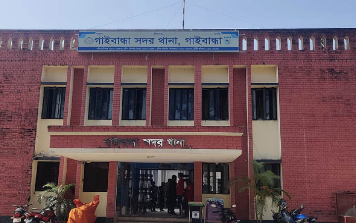 গাইবান্ধায় গাছচাপায় প্রাণ গেল ২ বোনের