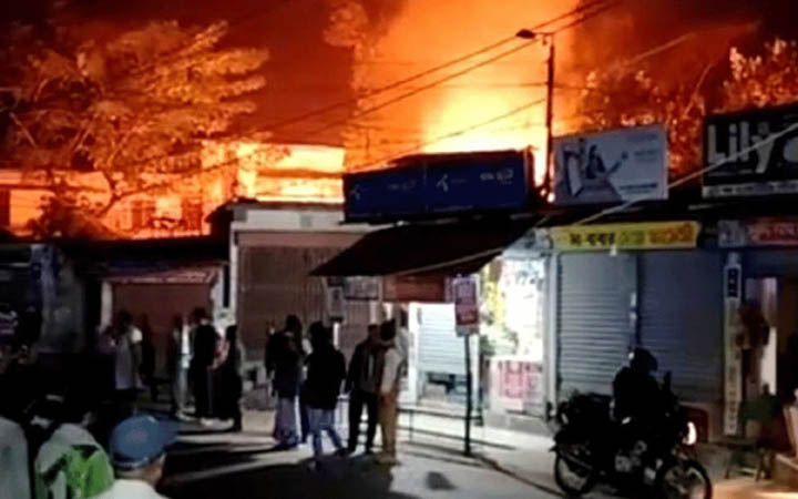 বরিশালে আগুনে পুড়ল মাদরাসা
