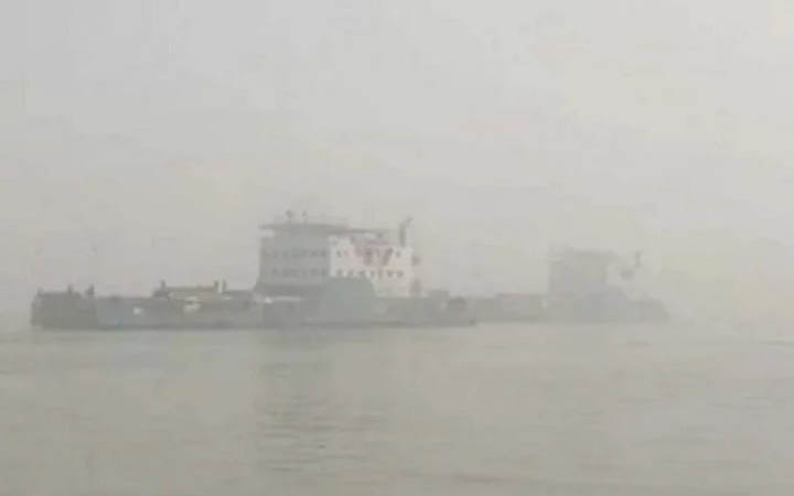 ঘন কুয়াশার কারণে পাটুরিয়া-দৌলতদিয়া নৌপথে ফেরি চলাচল বন্ধ