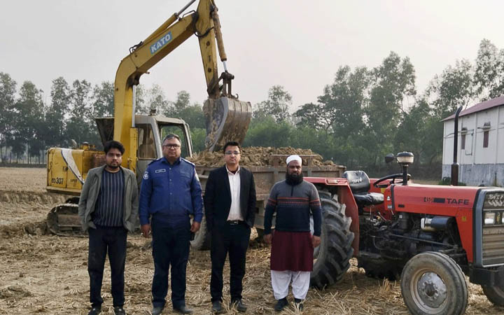 হবিগঞ্জের  চুনারুঘাটে ট্রাক্টর-এস্কেভেটর জব্দ করলেন ইউএনও