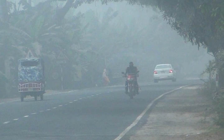 উত্তরাঞ্চলে কুয়াশা ও হিমেল বাতাসে বিপর্যস্ত জনজীবন
