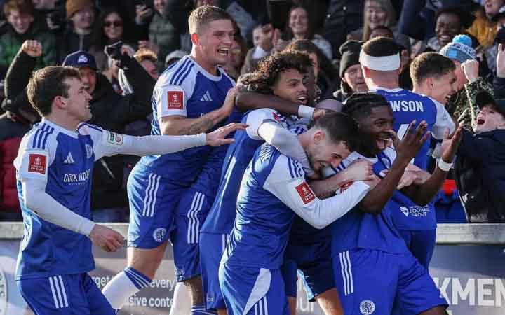 চ্যাম্পিয়ন প্যালেসকে বিদায় করে চতুর্থ রাউন্ডে ম্যােকালজফিল্ড