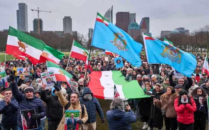 ট্রাম্পের কড়া সমালোচনায় ইরানের বিপ্লবী গার্ড বাহিনী