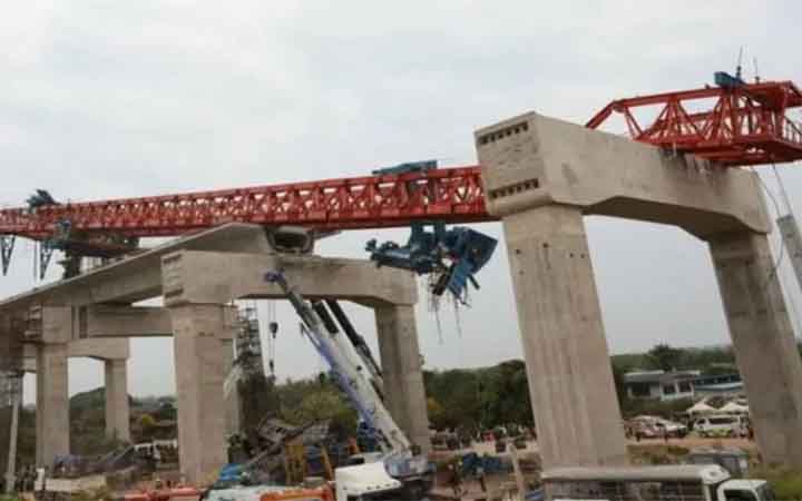 থাইল্যান্ডে ক্রেন দুর্ঘটনায় নিহত বেড়ে ৩২