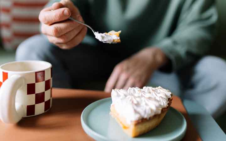 চিনির প্রতি অতিরিক্ত আকর্ষণ? সহজ উপায়ে যেভাবে নিয়ন্ত্রণ করবেন