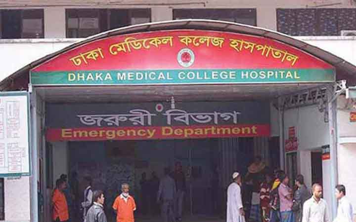 রাজধানীর ডেমরা স্টাফ কোয়ার্টারে সিএনজি-লেগুনা সংঘর্ষ, নিহত ১