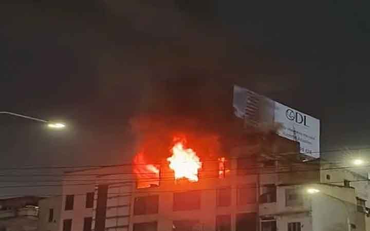 রাজধানীর বনানীতে পাঁচতলা ভবনের আগুন নিয়ন্ত্রণে