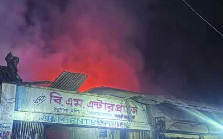 কুতুপালং ক্যাম্পের বাজারে আগুন, পুড়ল পাঁচটি দোকান
