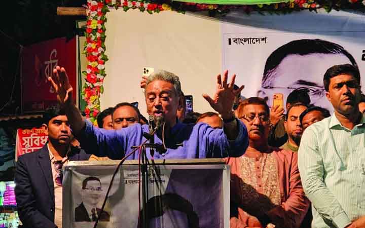 ‘দেশের মানুষ কোনো অদৃশ্য শক্তিকে ক্ষমতায় দেখতে চায় না’:  আমির খসরু