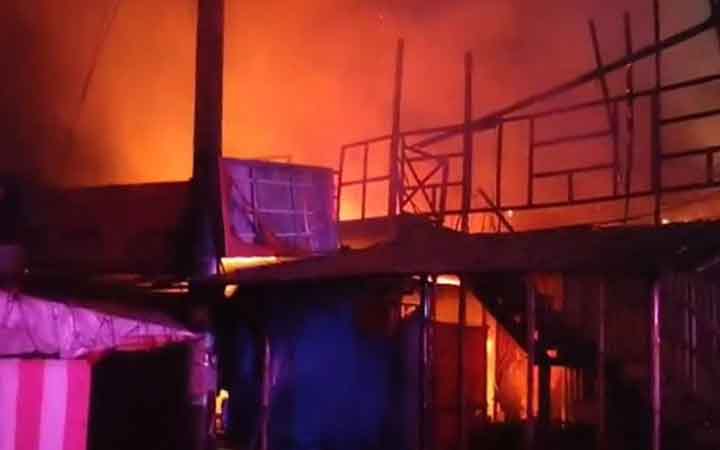 পূর্বাচল নীলা মার্কেটে ভয়াবহ অগ্নিকাণ্ড, পুড়ে ছাই ৫ দোকান