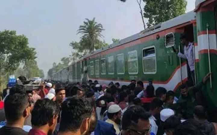 কুমিল্লায় মহানগর এক্সপ্রেস লাইনচ্যুত, ঢাকামুখী ট্রেন চলাচল বন্ধ