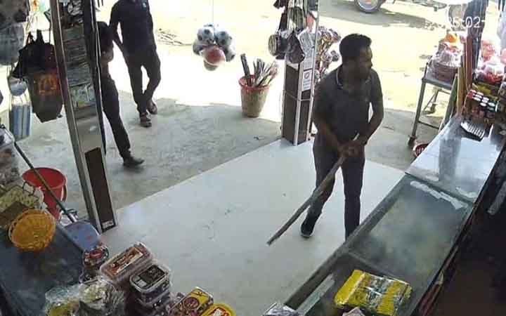 কুয়াকাটায় দোকানে হামলা, স্বেচ্ছাসেবক দলের বহিষ্কৃত নেতা মো. মাকছুদ গ্রেপ্তার