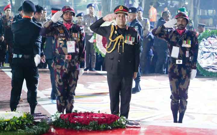 ভাষা শহীদদের প্রতি বিজিবি ডিজির শ্রদ্ধা নিবেদন