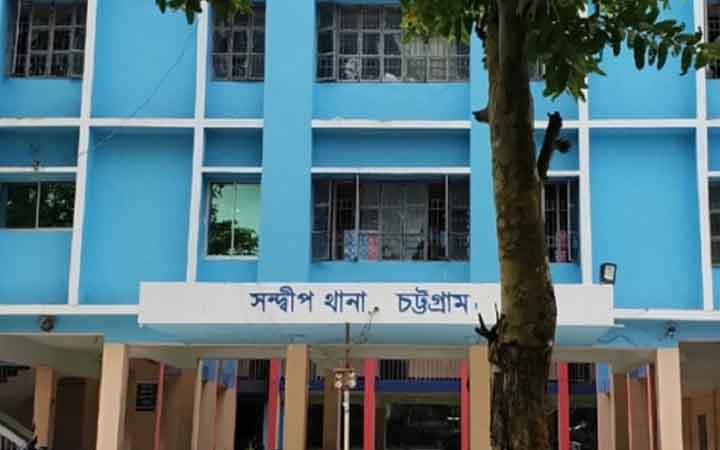 মসজিদ থেকে ছাত্রশিবিরের নেতাকে টেনেহিঁচড়ে বের করে মারধর